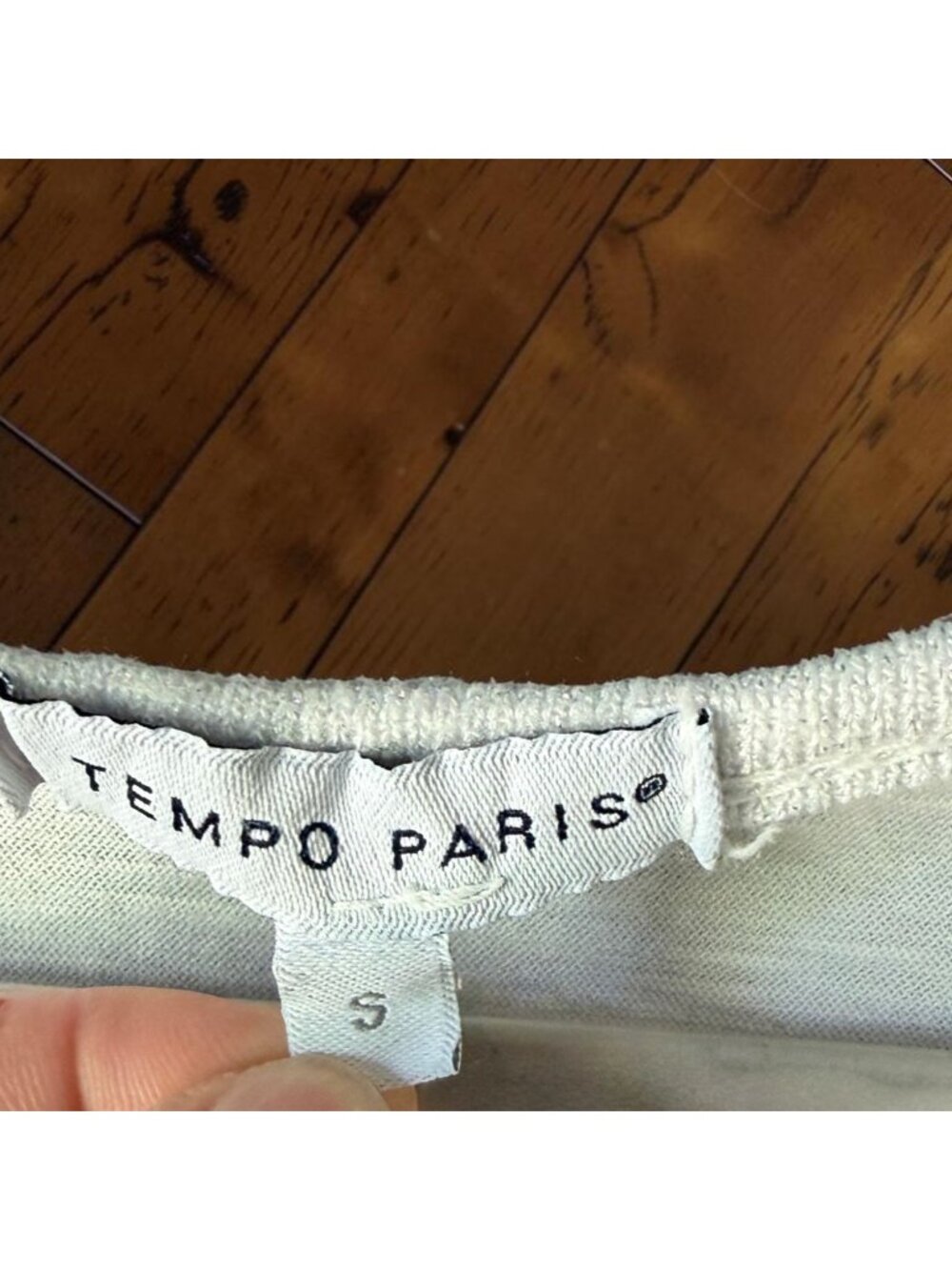 Tempo Paris White Linen Blend Embroidered Dot Top Small V-neck Minimalist Shirt - Picture 5 of 5